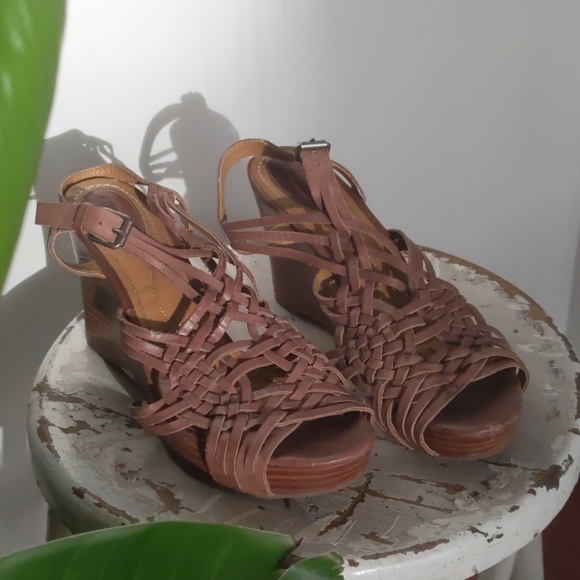 Fossil Wedge Pumps - Picture 3 of 7